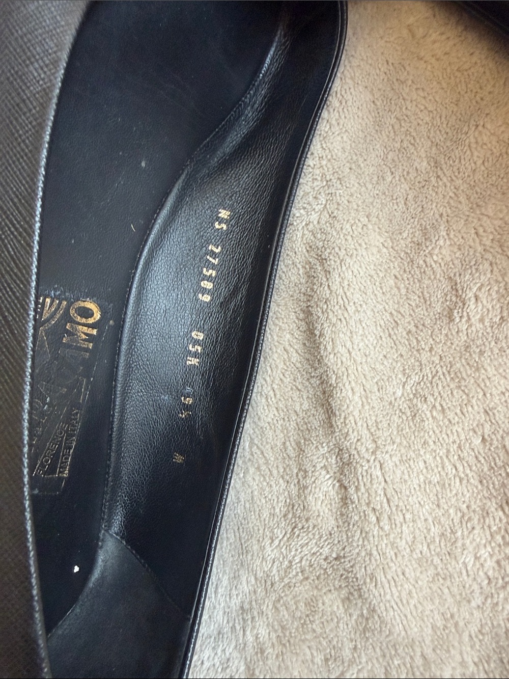 Salvatore Ferragamo Black and White Vara Bow Leather Flats - Picture 8 of 12